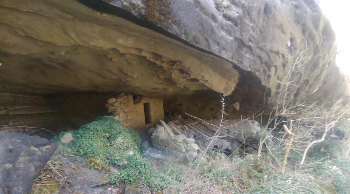 Domenica 14 maggio 2023 – La Grotta del Petrienno